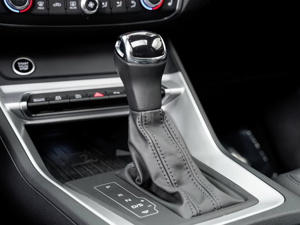 Certified 2025 Audi Q3 2.0T Premium w/ Convenience Package AWD/4WD image 17