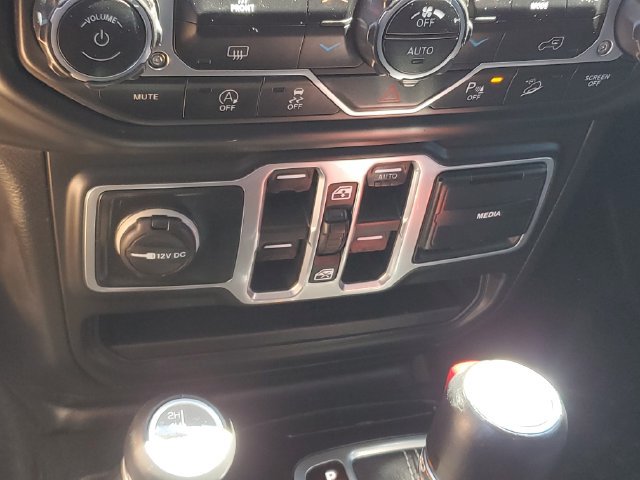 Used 2018 Jeep Wrangler Unlimited Sahara w/ Safety Group AWD/4WD image 19