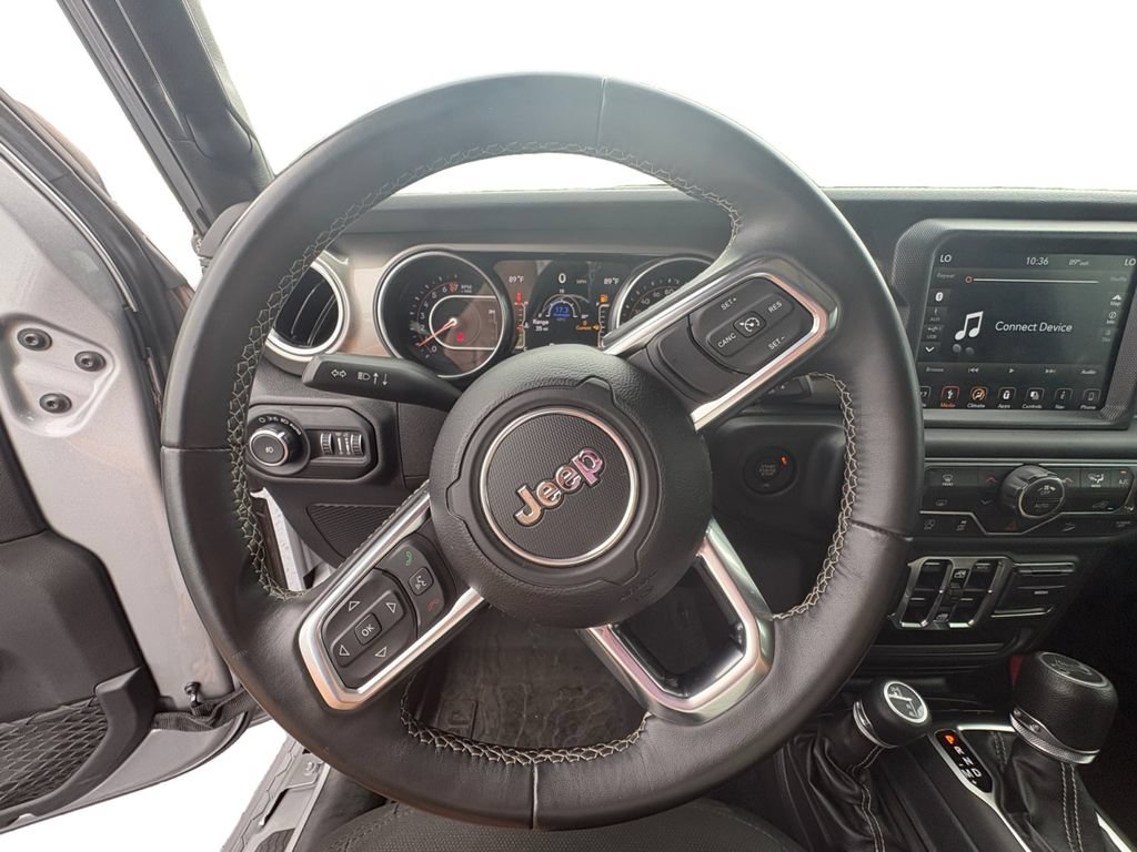 Used 2018 Jeep Wrangler Unlimited Sahara AWD/4WD image 13