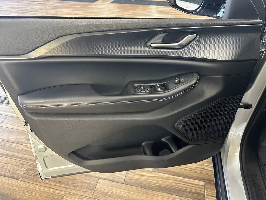 Certified 2023 Jeep Grand Cherokee L Laredo AWD/4WD image 10