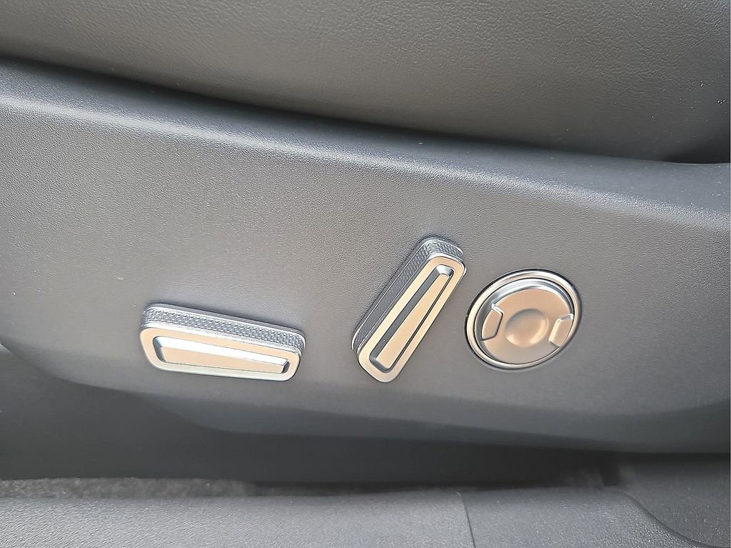 New 2026 Lincoln Nautilus Premier AWD/4WD image 14