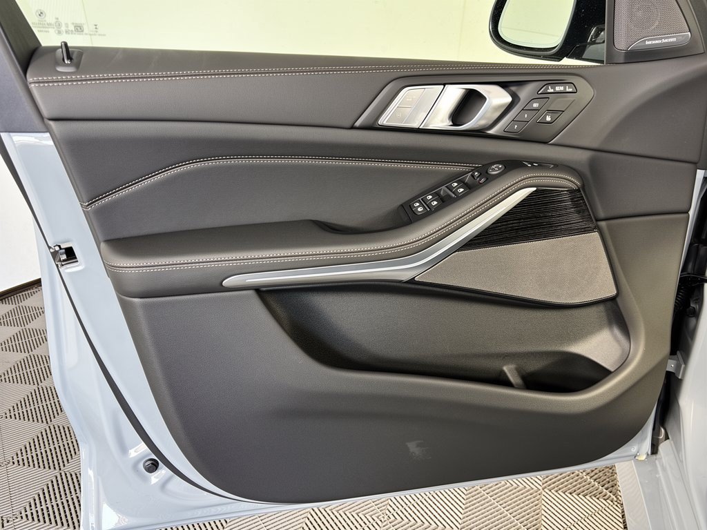 New 2027 BMW X7 xDrive40i w/ M Sport Package AWD/4WD image 14