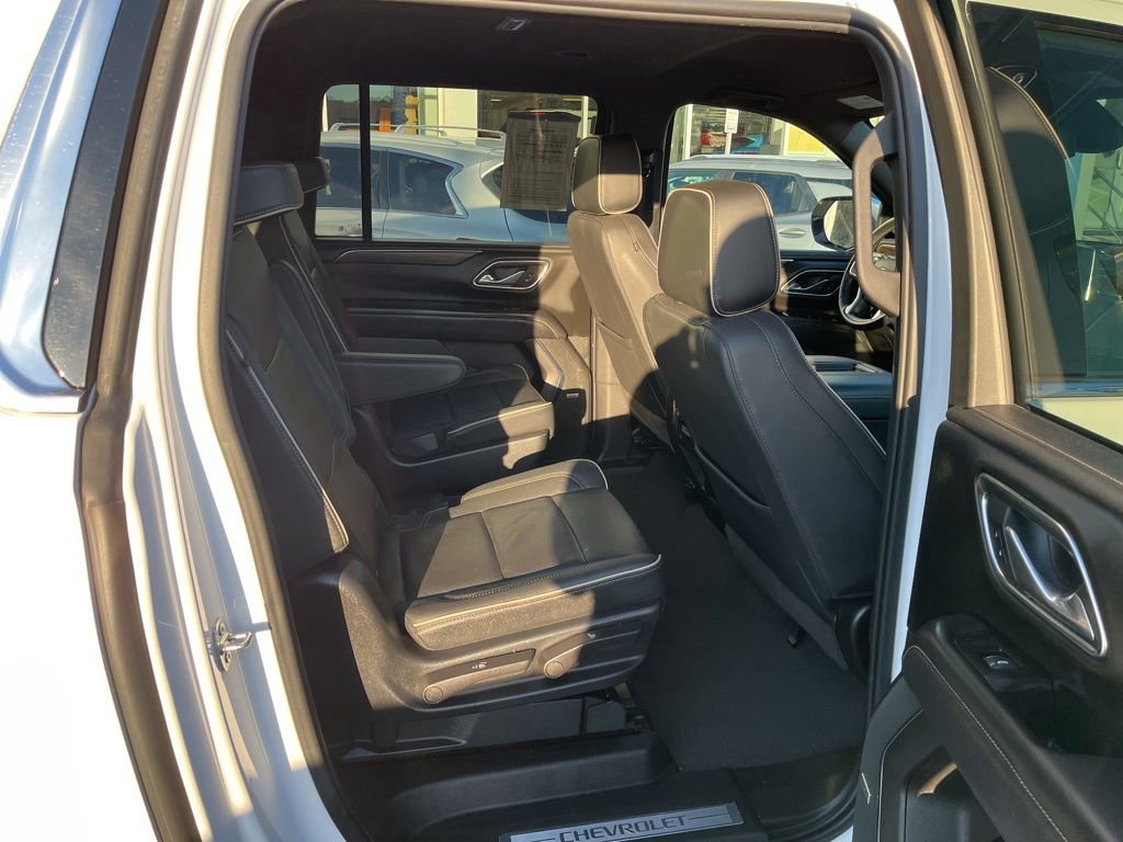Used 2023 Chevrolet Suburban Premier image 14