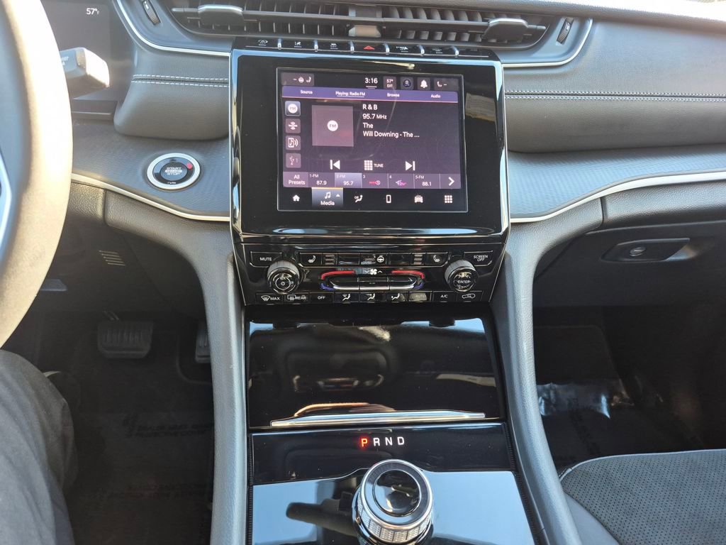 Used 2025 Jeep Grand Cherokee L Laredo image 16