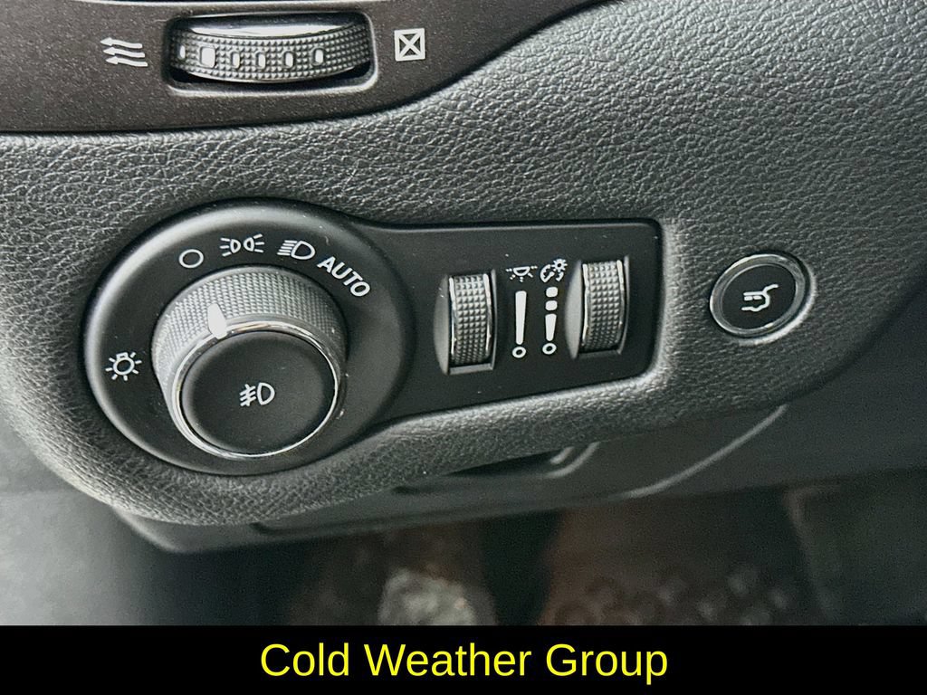 Used 2020 Jeep Cherokee Trailhawk w/ Comfort/Convenience Group AWD/4WD image 15