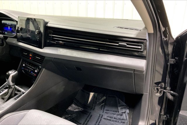 Used 2025 Volkswagen Jetta SE image 16