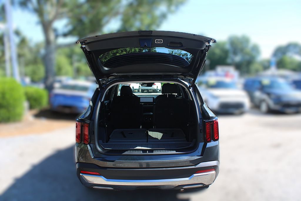 Certified 2025 Kia Sorento EX AWD/4WD image 9