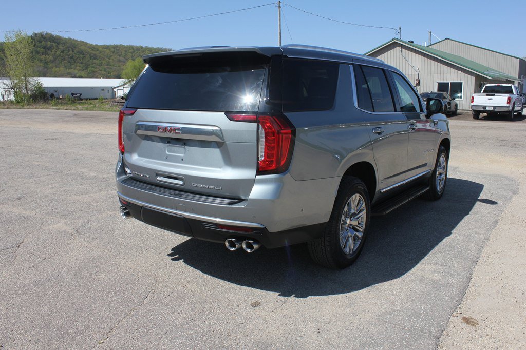 Used 2023 GMC Yukon Denali w/ Advanced Technology Package AWD/4WD image 5