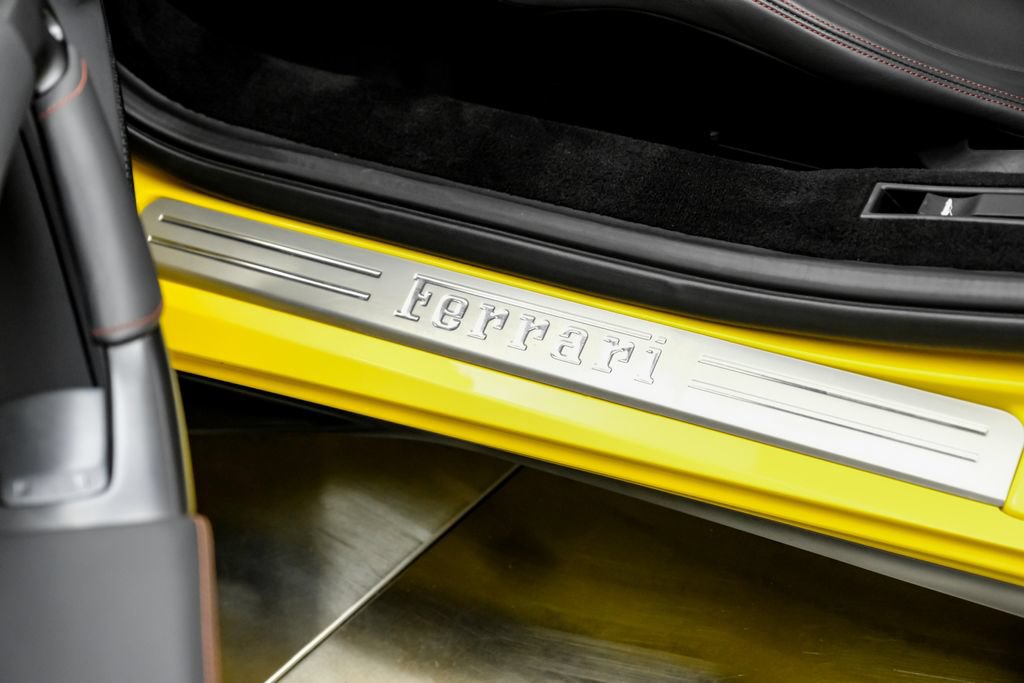 Used 2022 Ferrari F8 Tributo RWD image 37