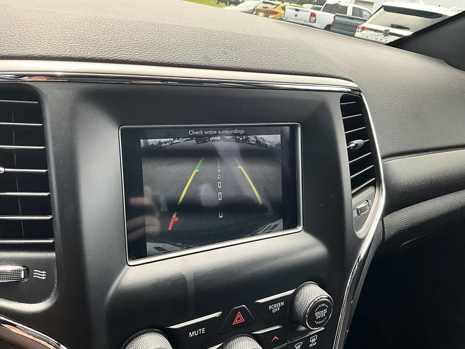 Used 2018 Jeep Grand Cherokee Laredo AWD/4WD image 21