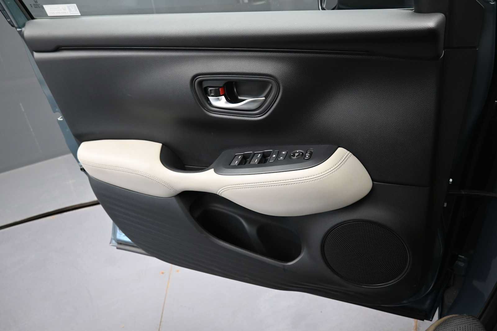 Used 2024 Honda HR-V LX image 11