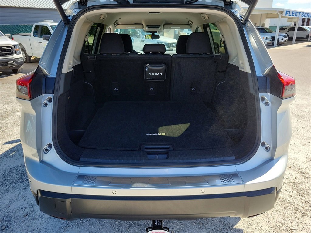 Used 2024 Nissan Rogue SV image 10