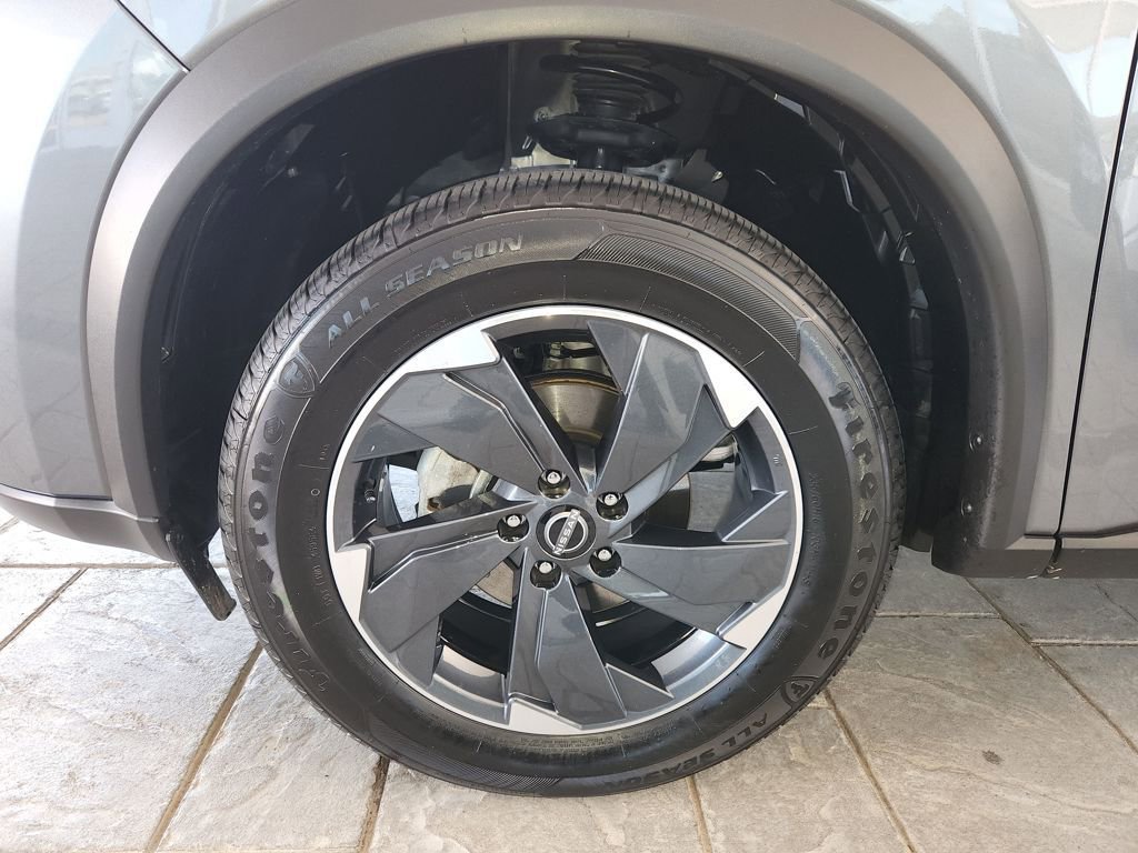 Used 2025 Nissan Rogue SV image 29