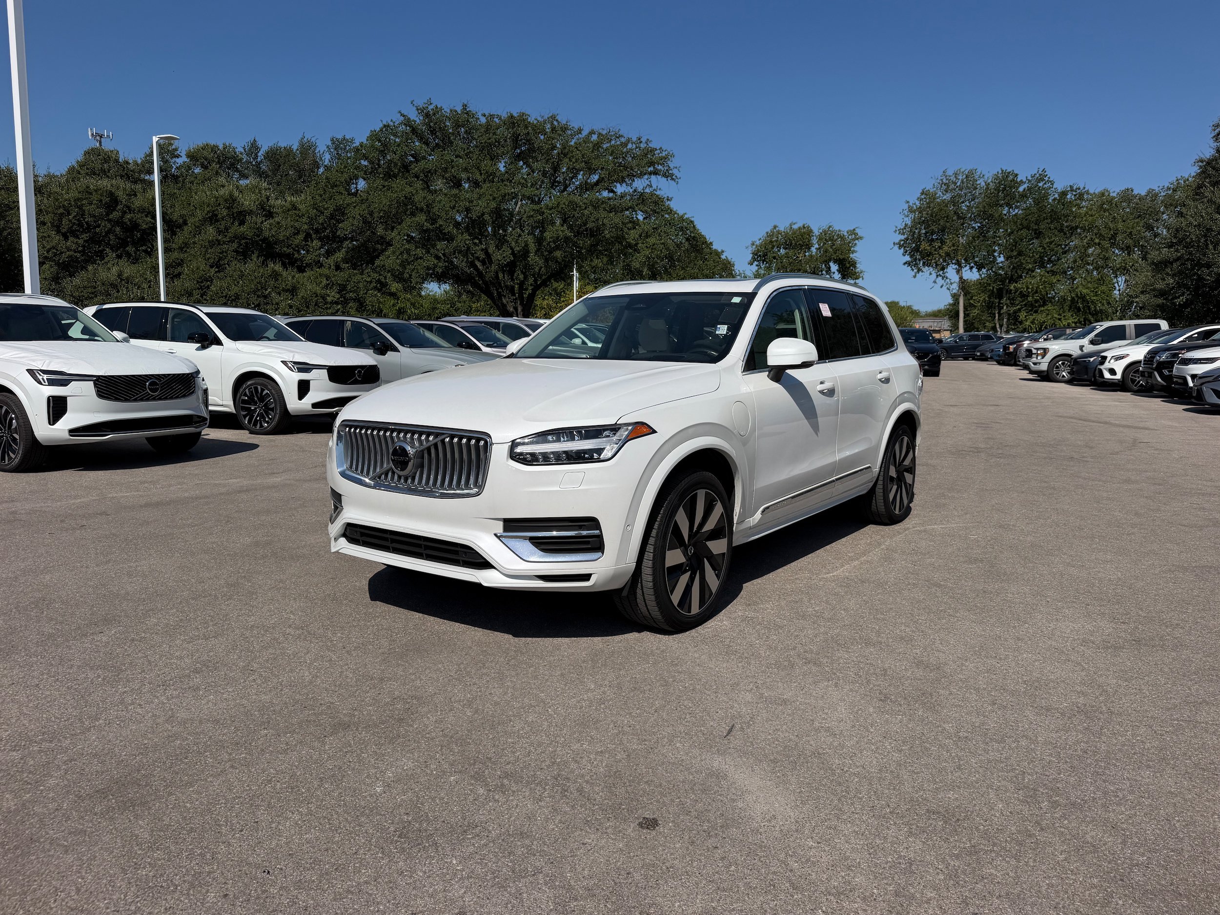 Certified 2024 Volvo XC90 T8 Ultimate w/ Protection Package Premier AWD/4WD image 2