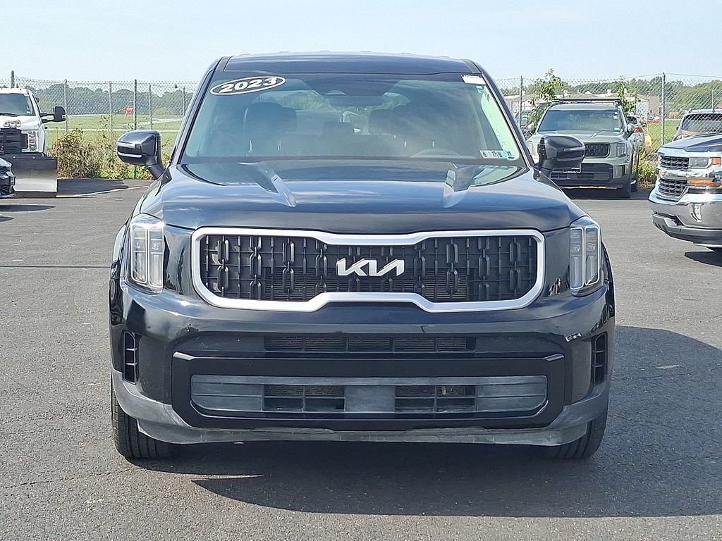 Used 2023 Kia Telluride LX AWD/4WD image 2