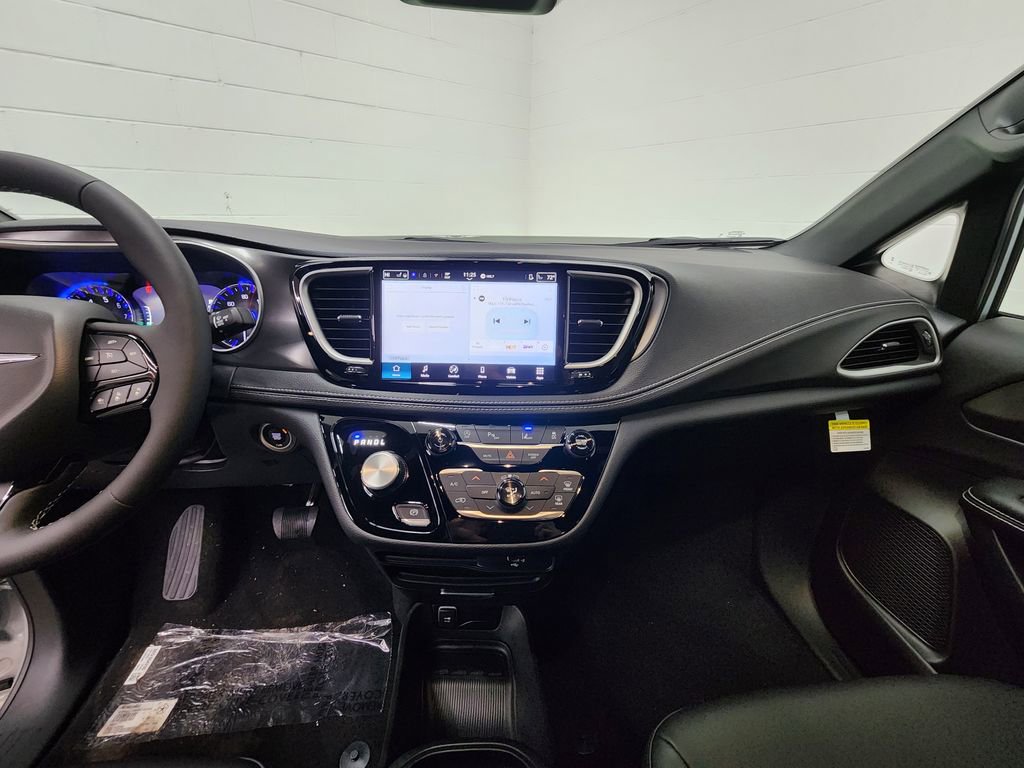 New 2026 Chrysler Pacifica Select w/ S Appearance Package image 21