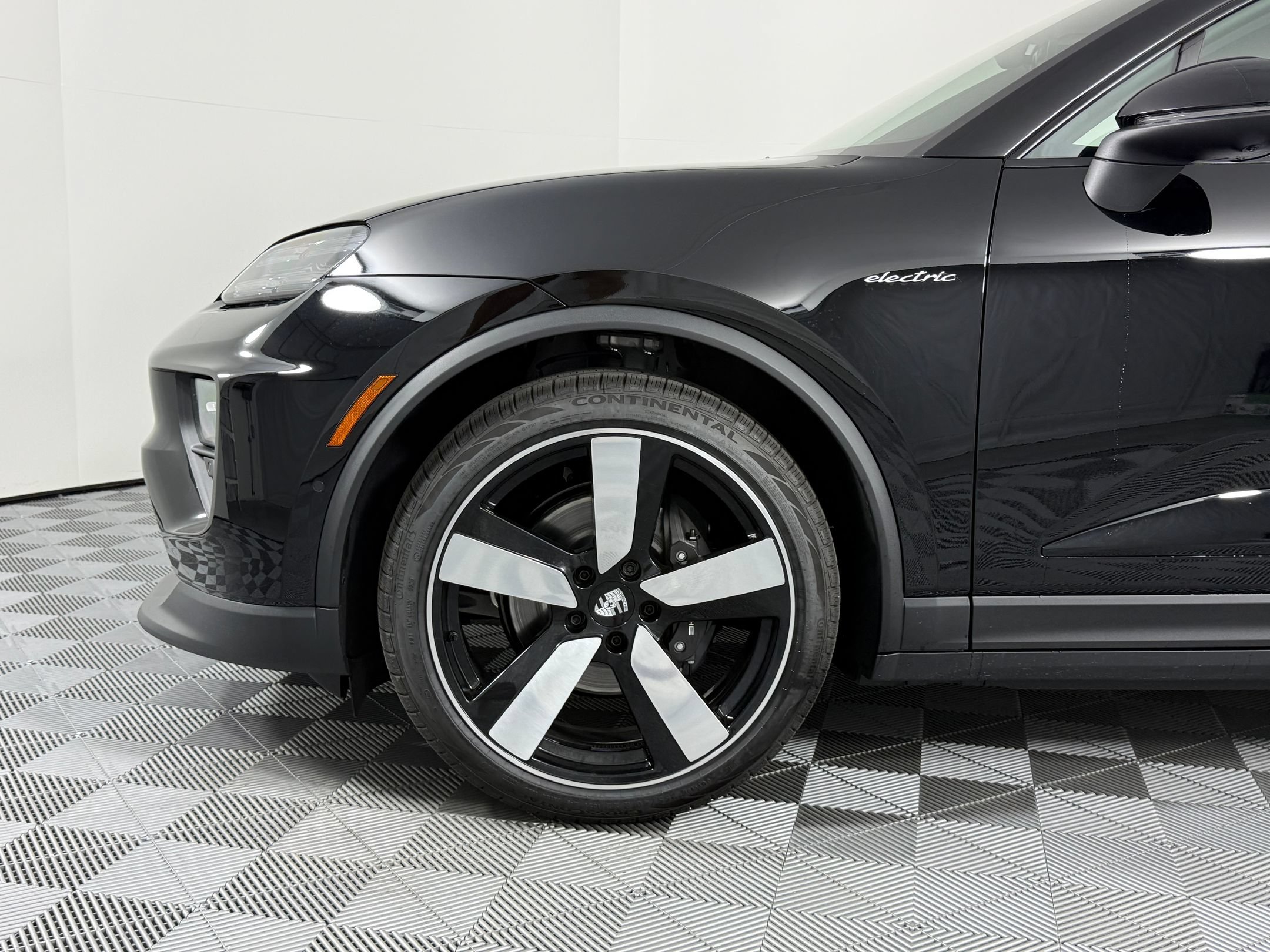 Certified 2026 Porsche Macan Electric RWD image 12