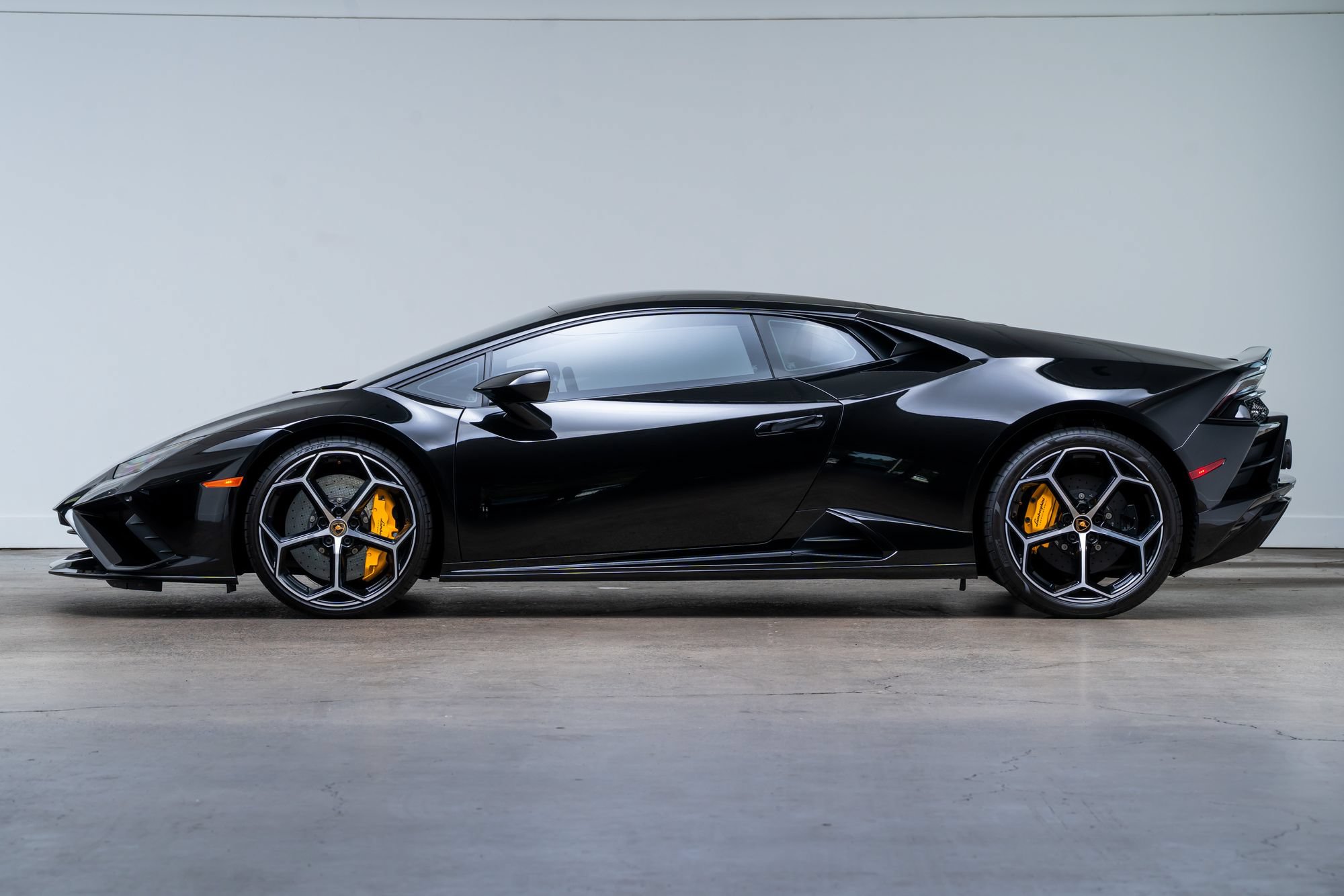 Used 2022 Lamborghini Huracan EVO RWD image 7
