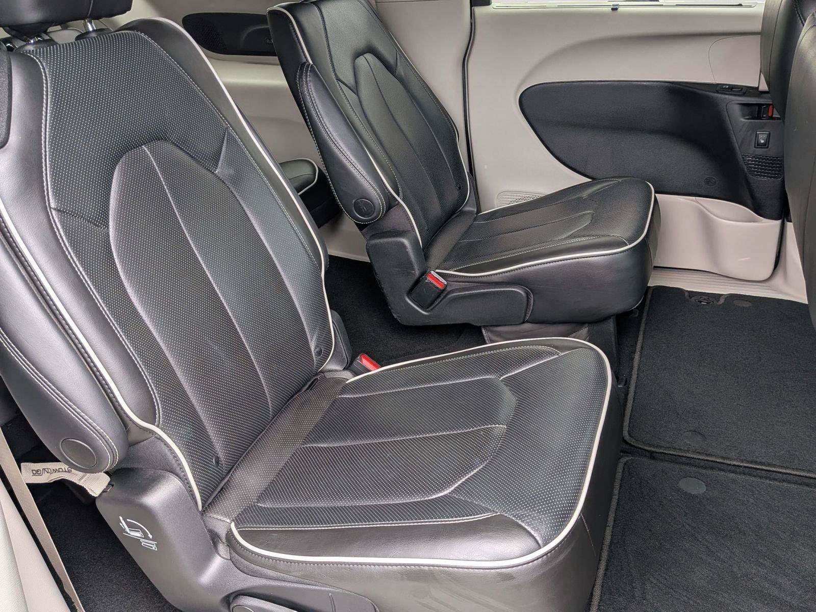 Used 2022 Chrysler Pacifica Limited AWD/4WD image 22