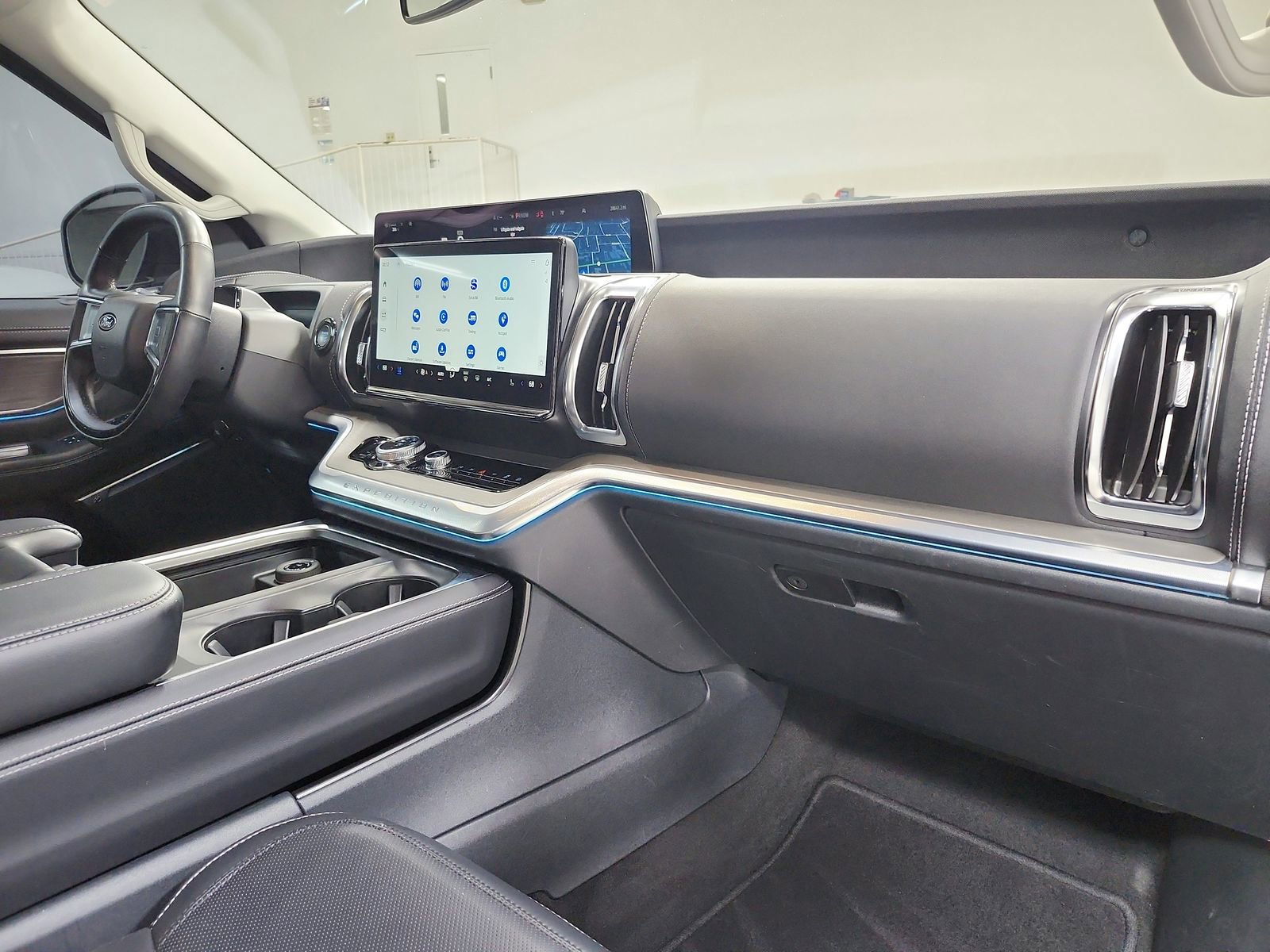 Used 2025 Ford Expedition Max Platinum image 40