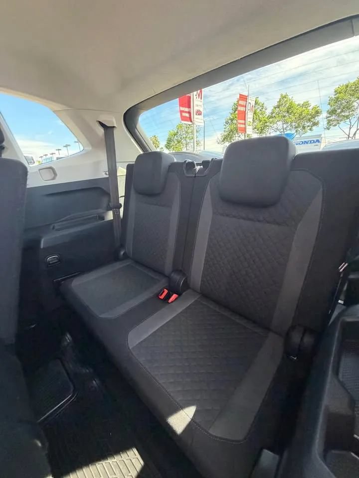 Used 2018 Volkswagen Tiguan S FWD image 9