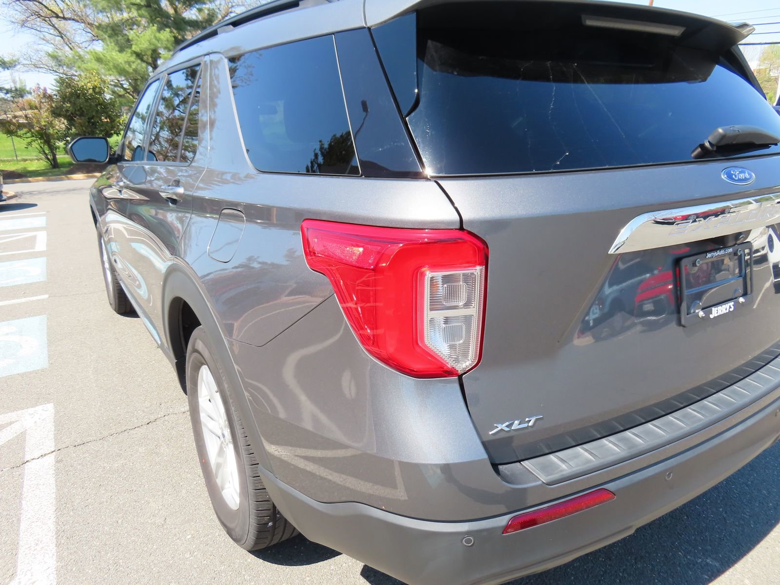 Used 2022 Ford Explorer XLT image 10