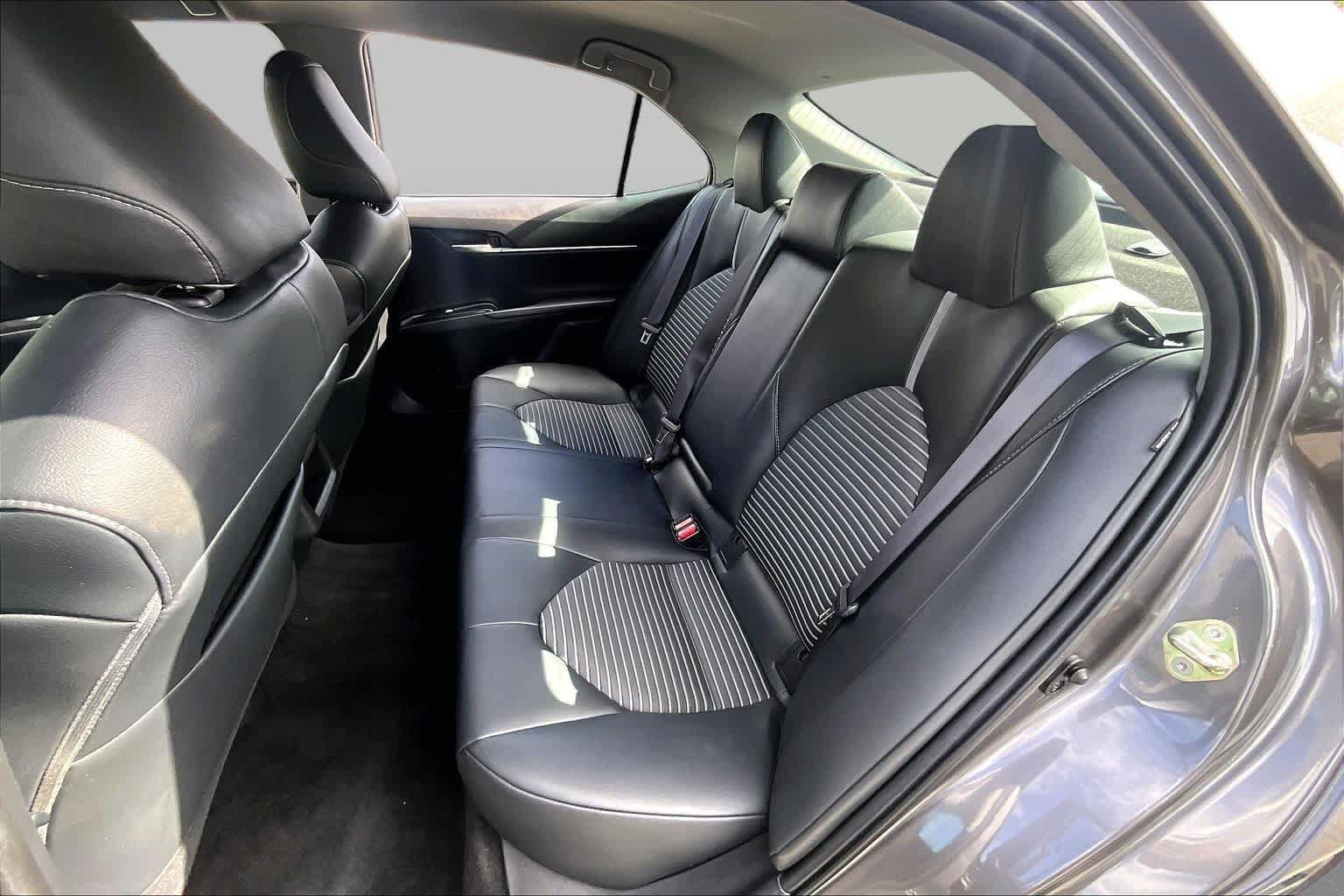 Used 2019 Toyota Camry SE FWD image 19