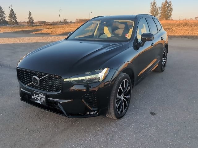 Used 2023 Volvo XC60 B5 Plus image 29