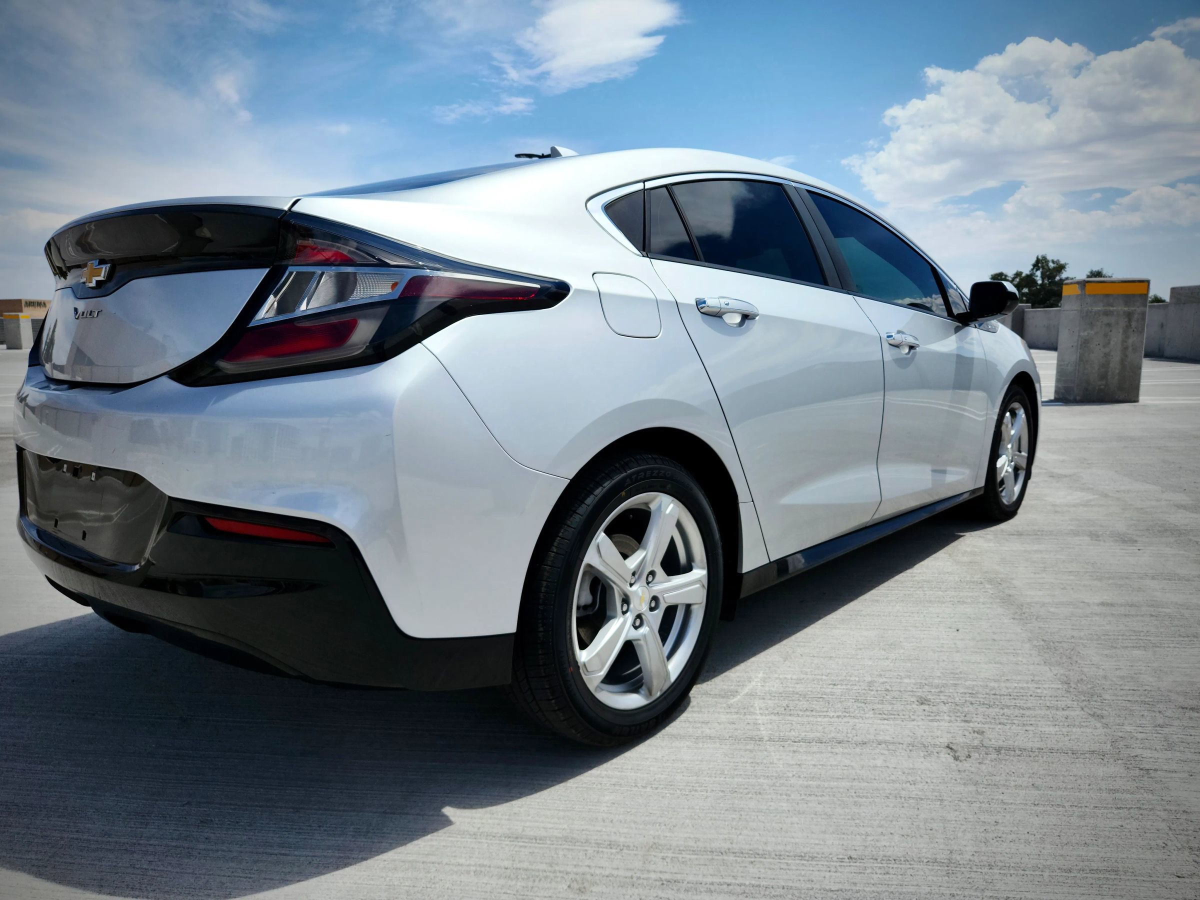 Used 2017 Chevrolet Volt LT FWD image 4