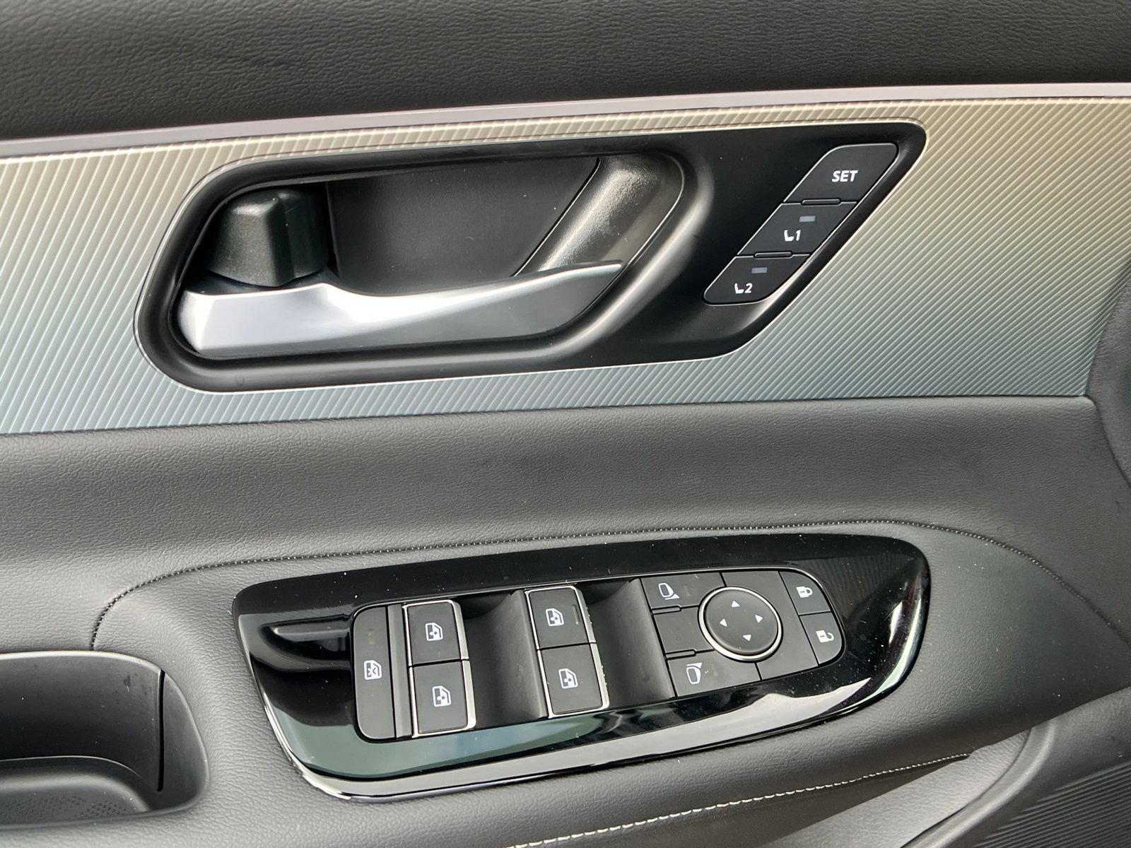 New 2025 Nissan Murano SL image 12