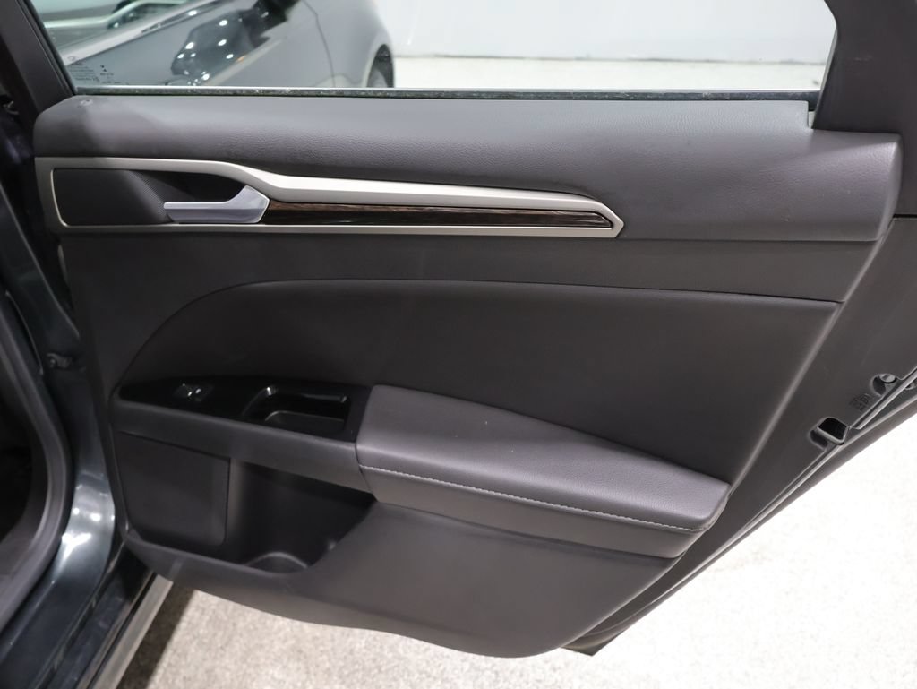 Used 2016 Ford Fusion SE w/ Equipment Group 202A FWD image 23