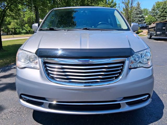 Used 2014 Chrysler Town & Country Touring FWD image 2