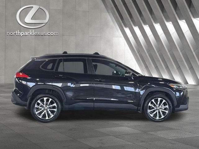 Used 2024 Toyota Corolla Cross XLE FWD image 4