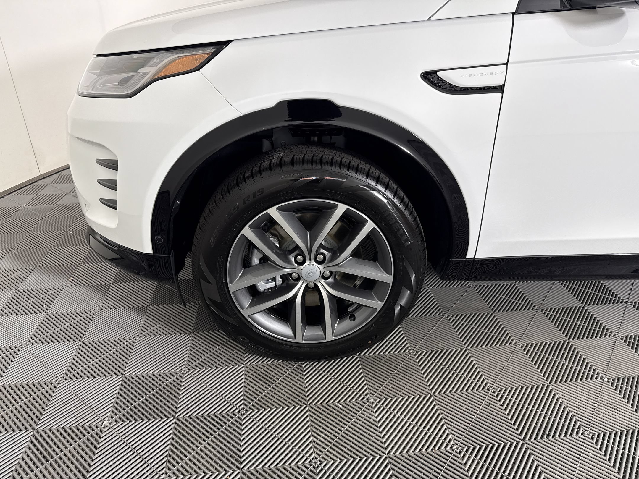 New 2026 Land Rover Discovery Sport Landmark AWD/4WD image 12