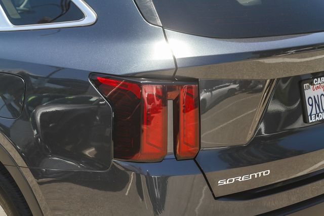 Certified 2024 Kia Sorento LX FWD image 11