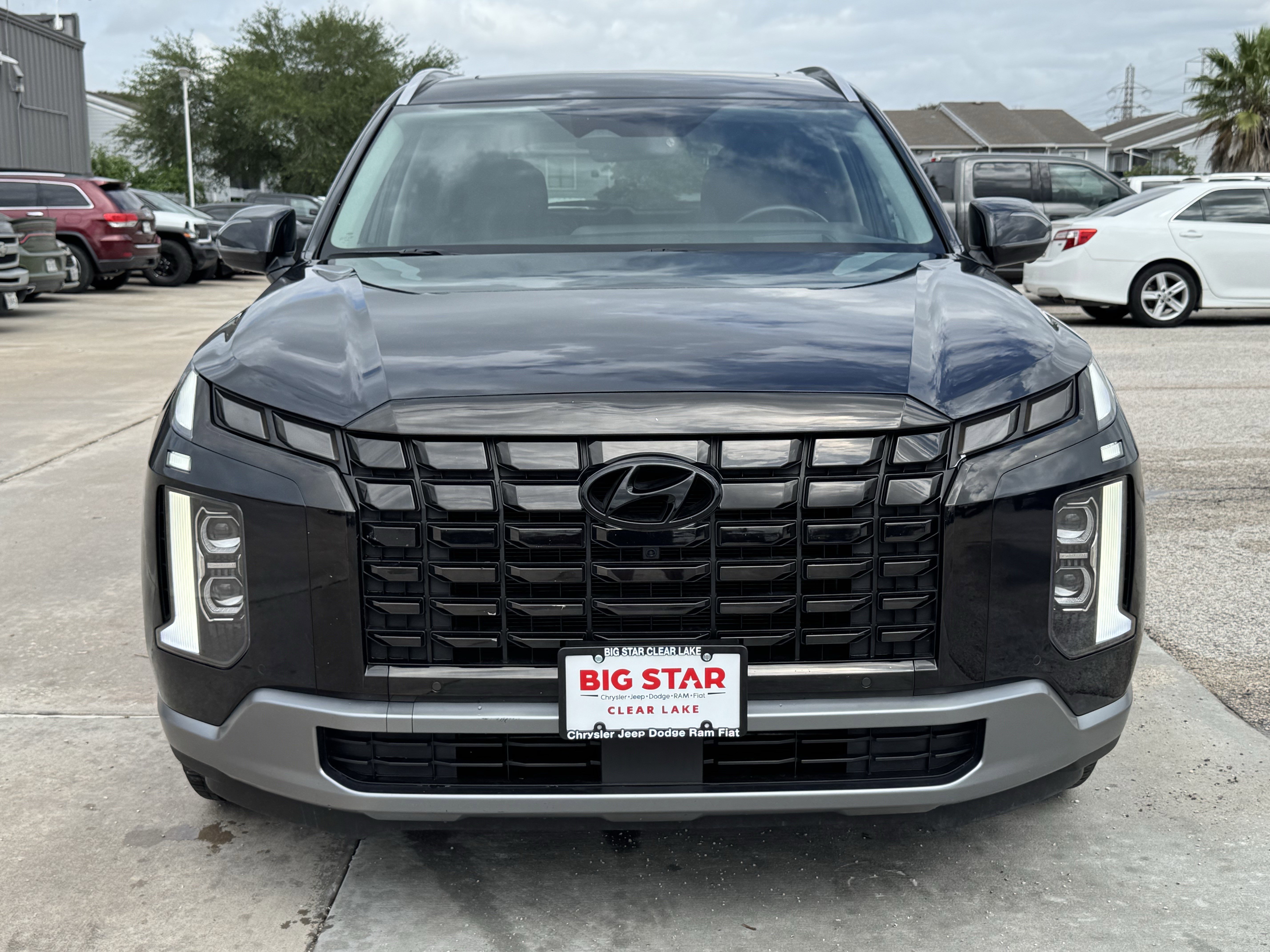 Used 2024 Hyundai Palisade Limited image 3