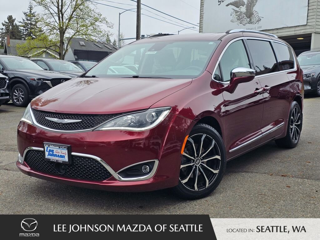Used 2018 Chrysler Pacifica Limited w/ Tire & Wheel Group image 1