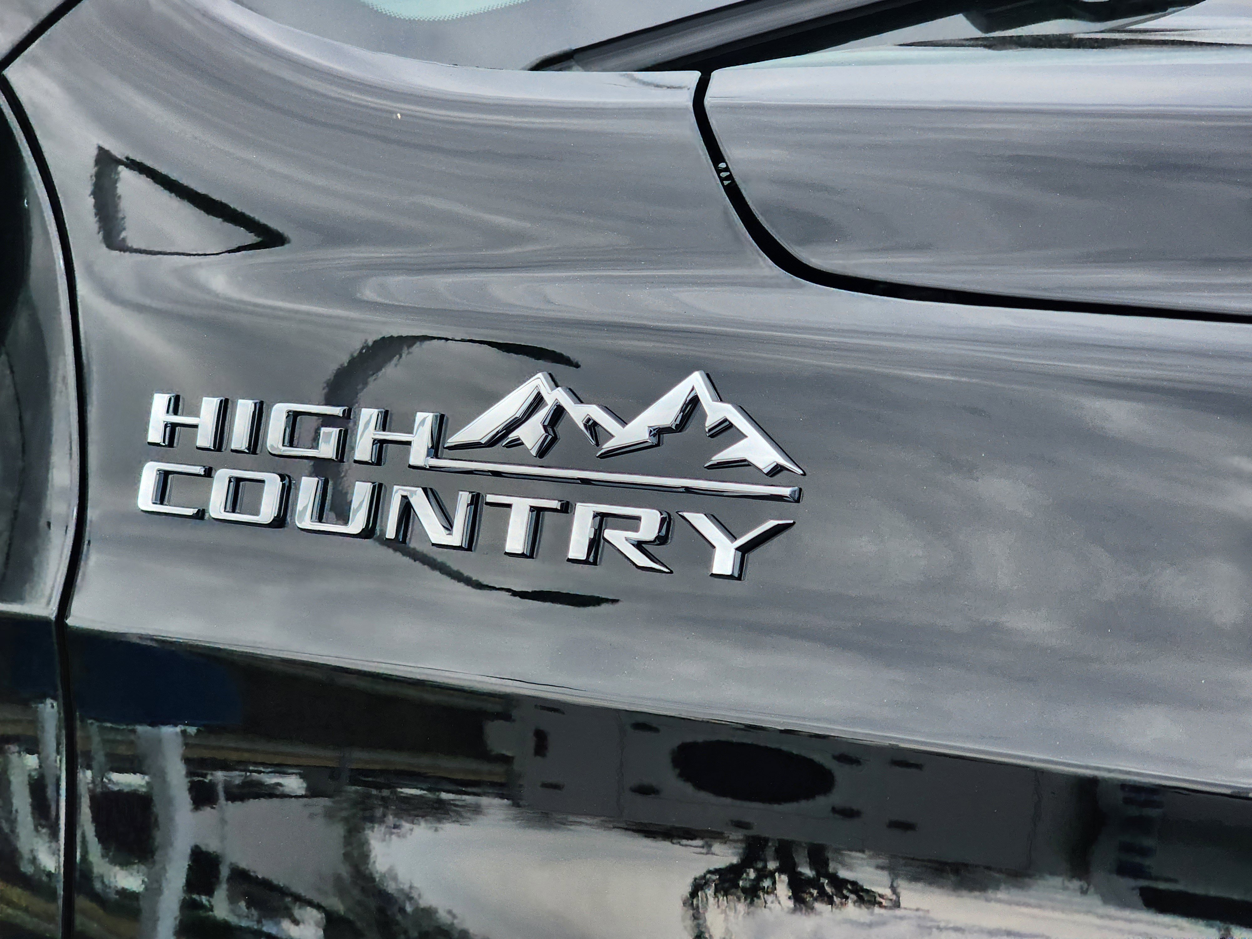 Used 2026 Chevrolet Suburban High Country image 8
