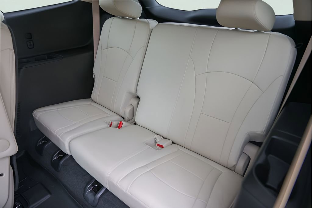 Used 2024 Buick Enclave Essence w/ Experience Buick Package FWD image 30