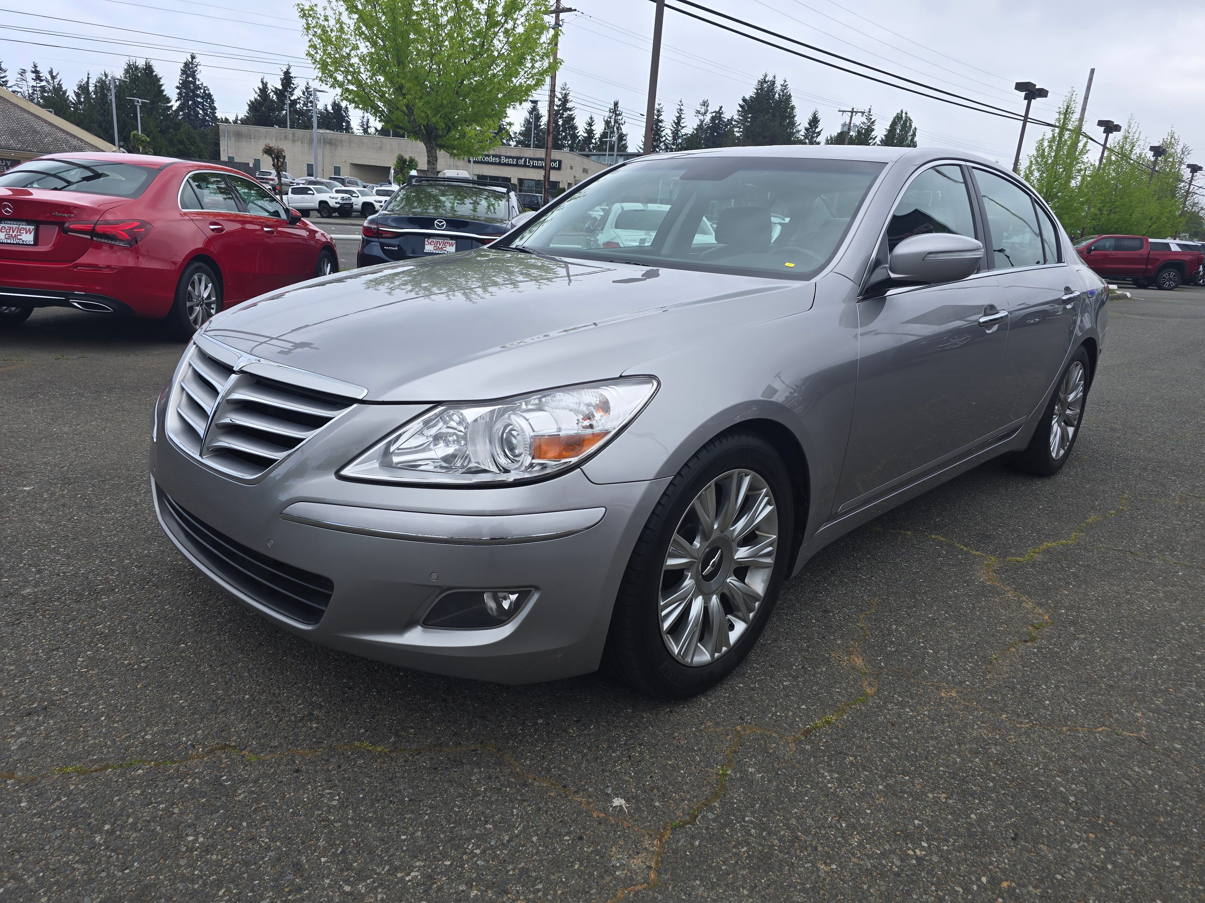 Used 2009 Hyundai Genesis 3.8 w/ Technology Pkg 4 RWD image 3