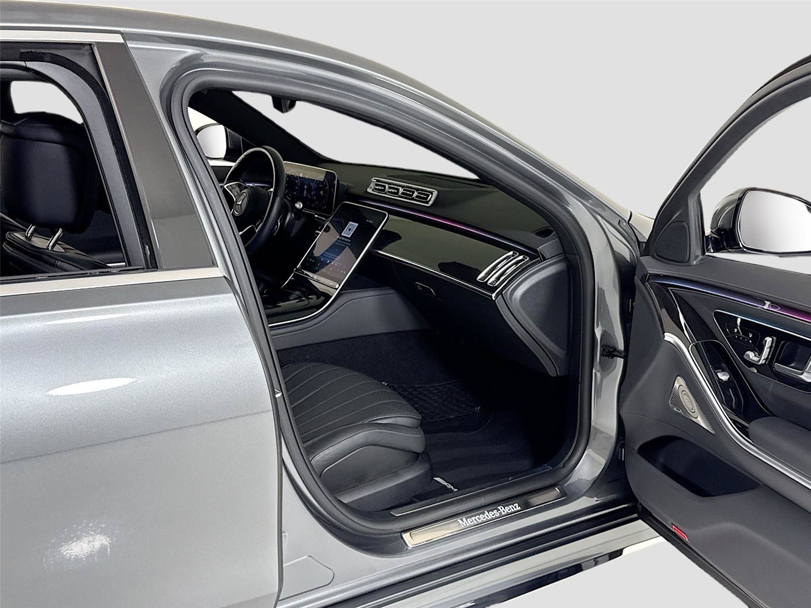 Used 2023 Mercedes-Benz S 500 4MATIC w/ AMG Line image 32