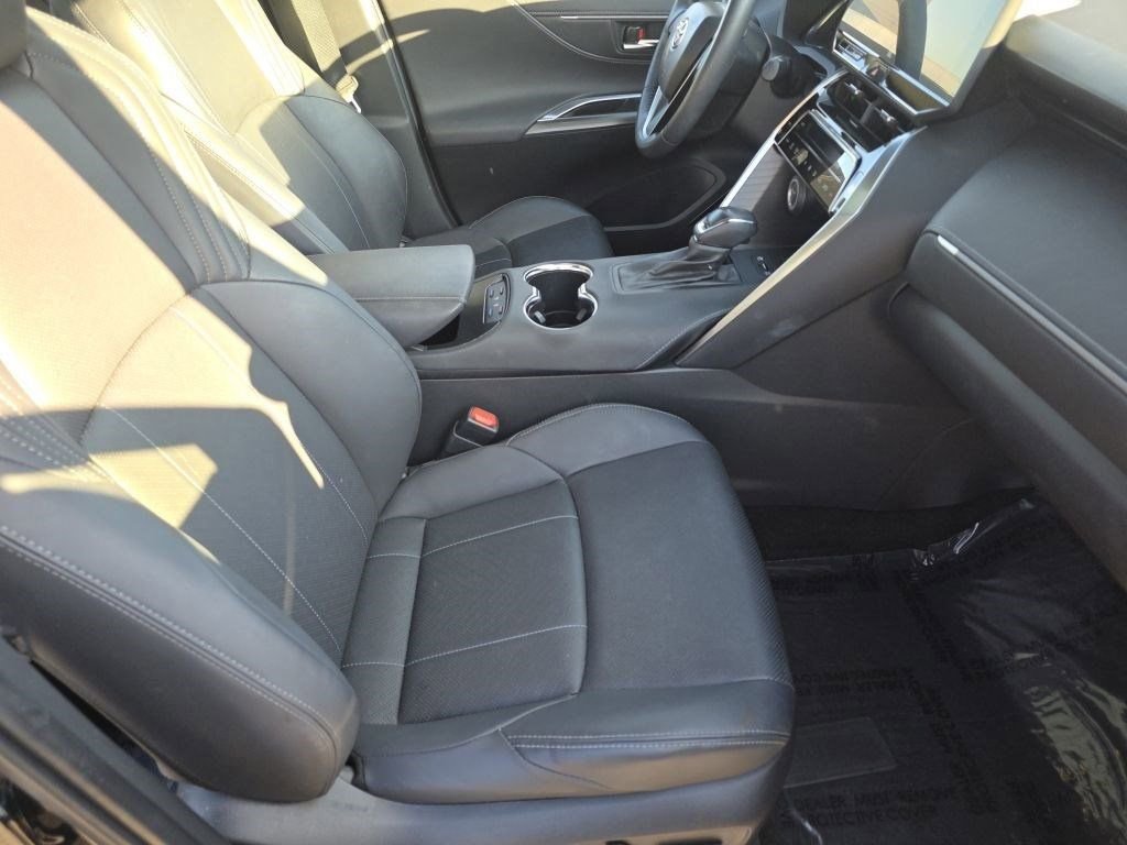 Used 2023 Toyota Venza Limited image 21