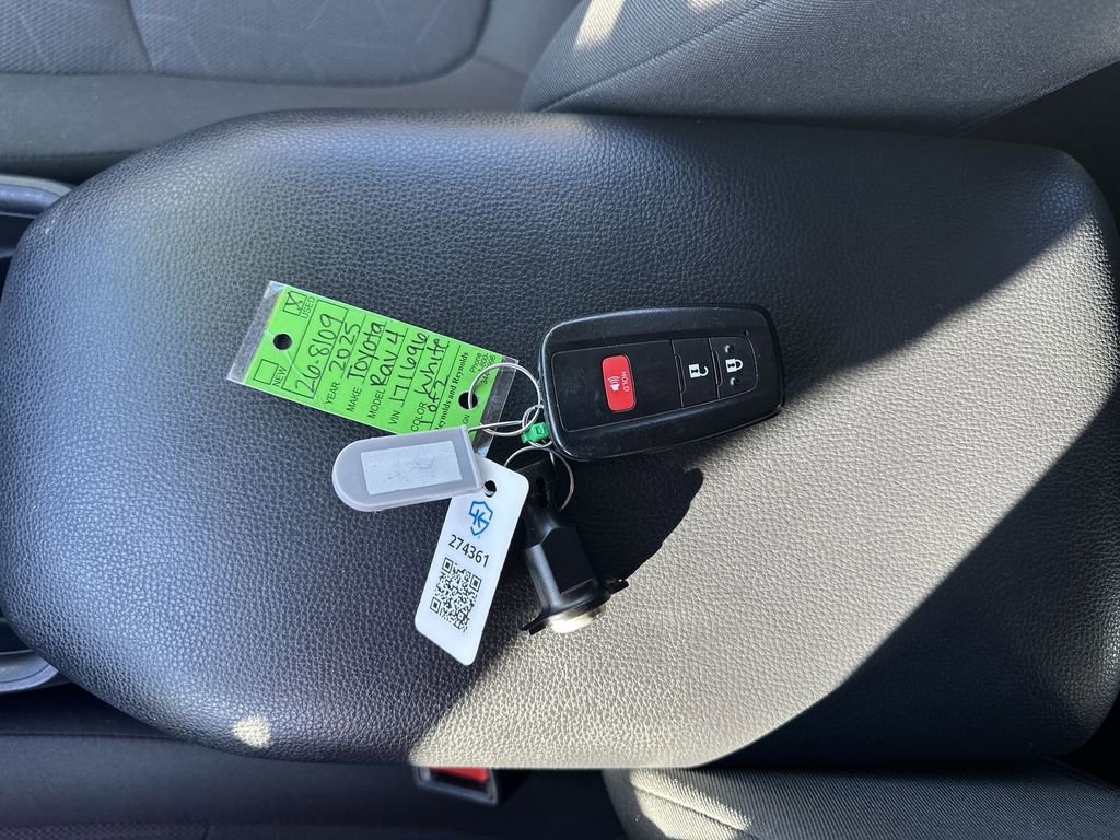 Used 2025 Toyota RAV4 XLE image 22