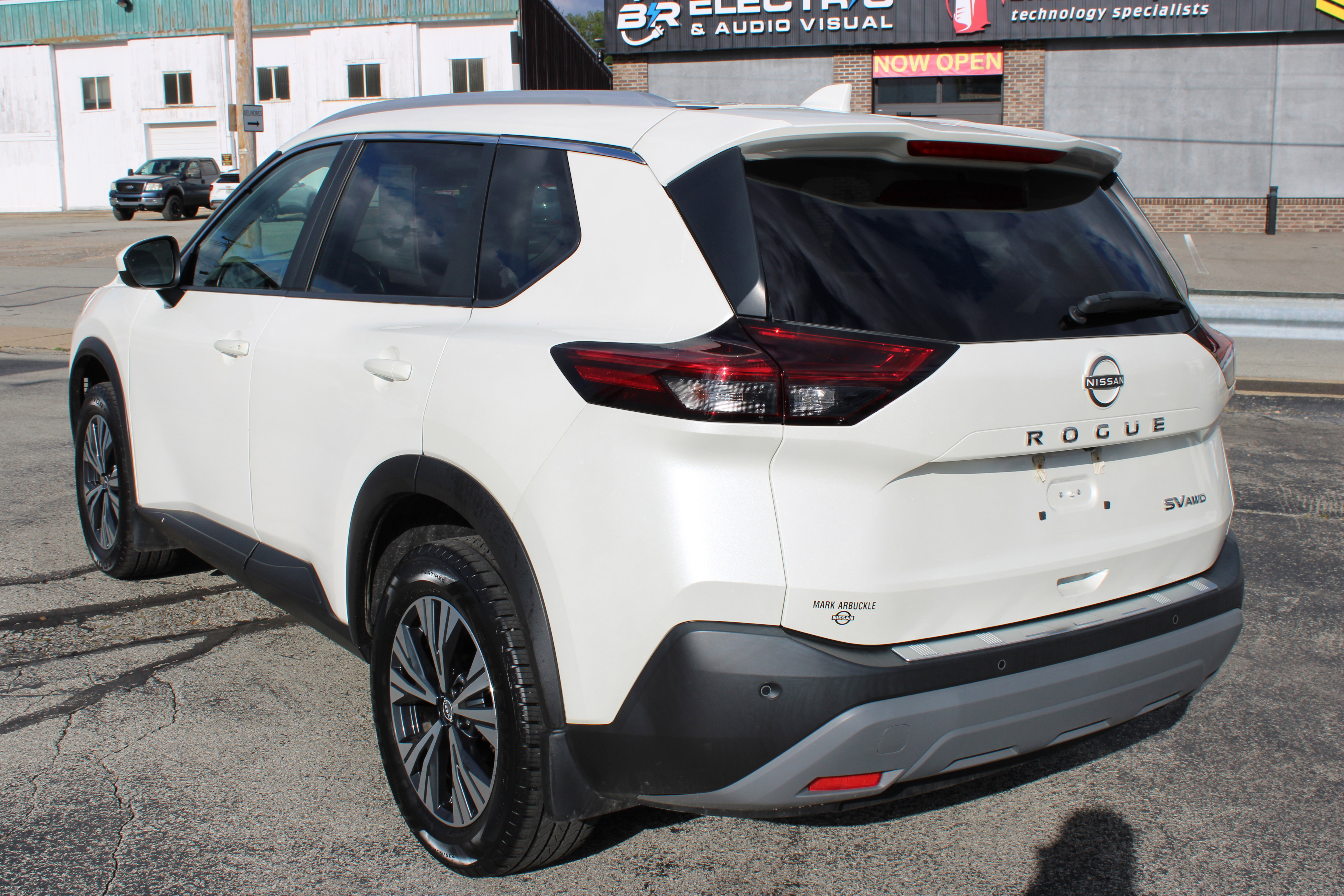 Certified 2023 Nissan Rogue SV w/ SV Premium B Package AWD/4WD image 3