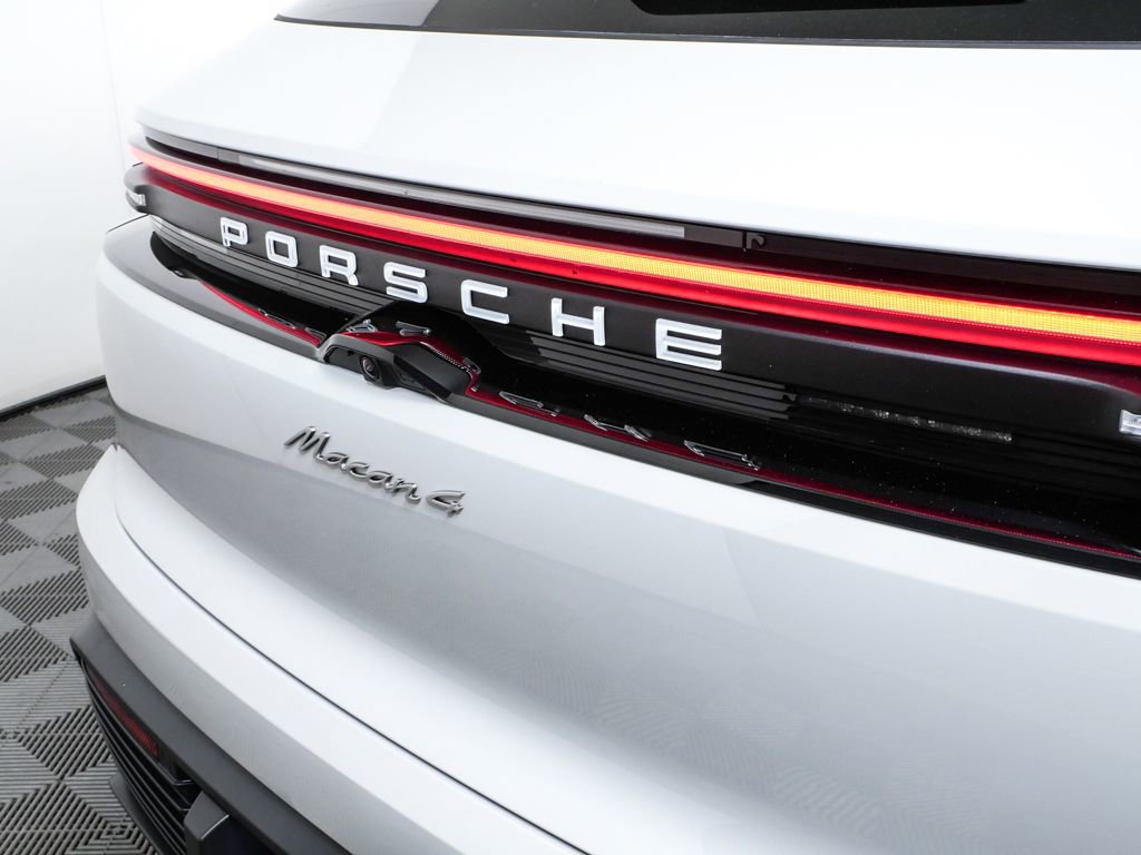 New 2026 Porsche Macan 4 Electric image 32
