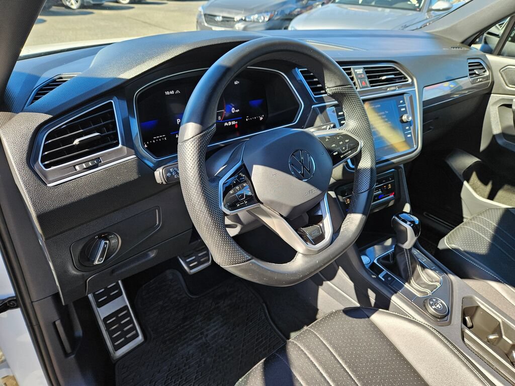 Used 2024 Volkswagen Tiguan SE R-Line AWD/4WD image 19