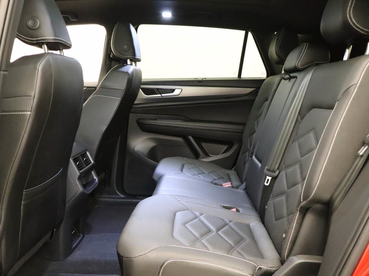 Certified 2024 Volkswagen Atlas Cross Sport SE FWD image 17