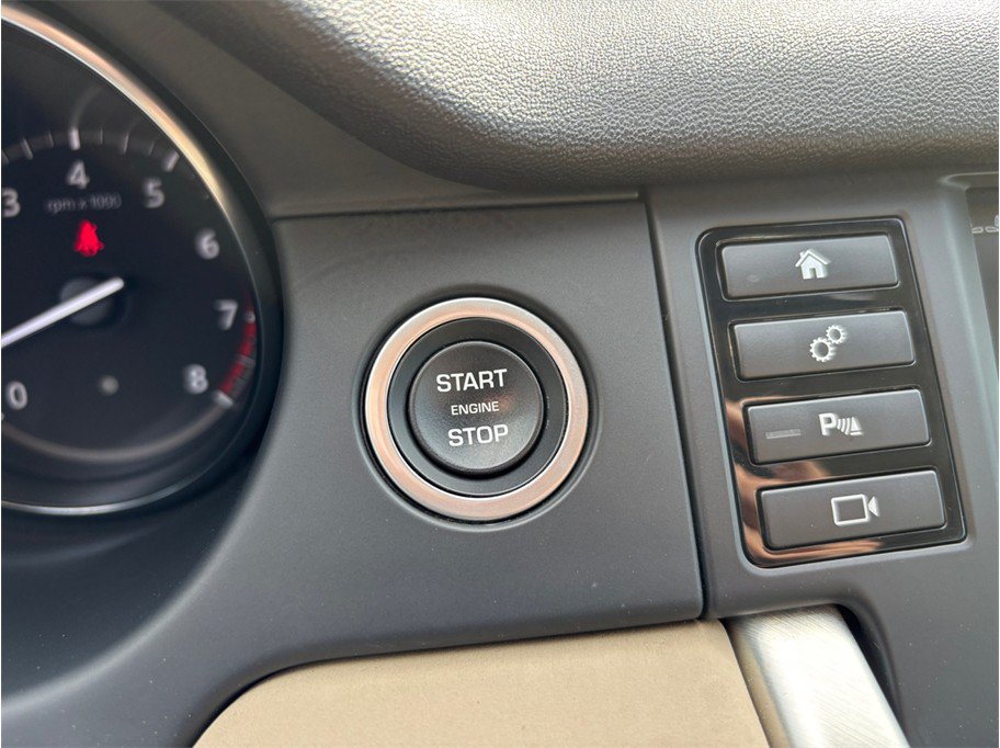 Used 2019 Land Rover Discovery Sport HSE AWD/4WD image 29