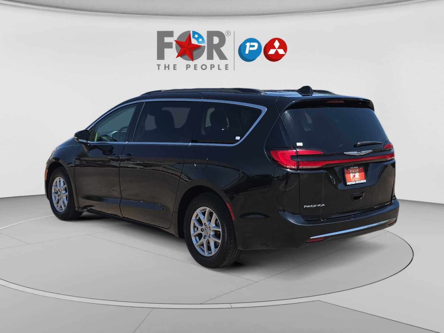 Used 2022 Chrysler Pacifica Touring-L FWD image 3