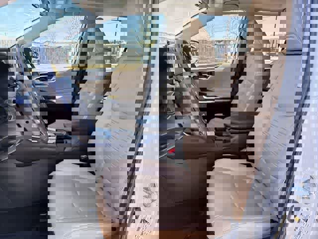 Used 2021 Toyota RAV4 XLE Premium image 17